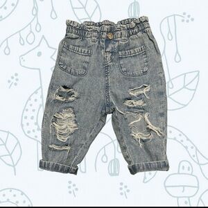 Distressed loose fit jeans. Second hand